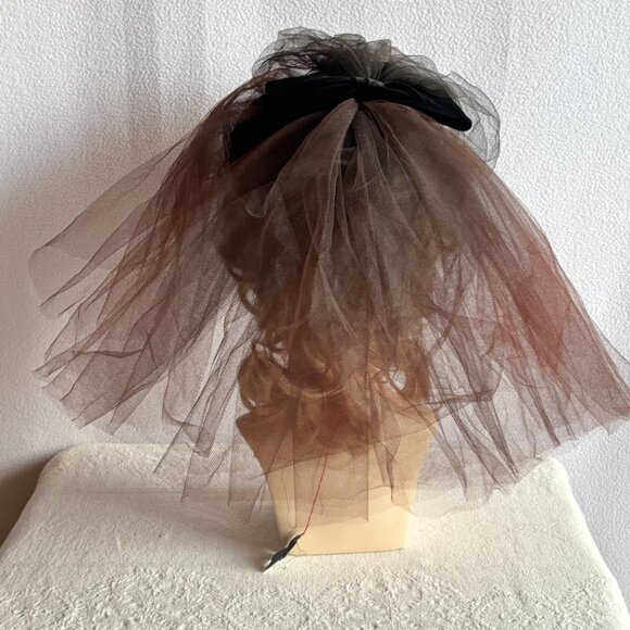 1960s Black Velvet Hat w/ Brown Netting Mob Wife Widow - Picture 6 of 9